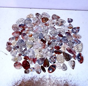 Venta al por mayor de joyería AMAN GEMS: Cabujón de ágata Crazy Lace natural de cuarzo pulido con juego de color de Rajastán para joyería - Product Image 1
