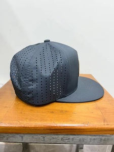 Gorra Snapback de 5 paneles unisex personalizada con agujeros cortados con láser gorra deportiva y de calle ajustable por Injae Vina proveedor de Vietnam - Product Image 2