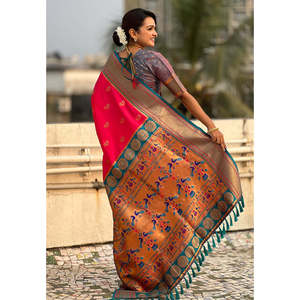 Sari en soie Paithani Yeola contrastant, tissé léger rose Zari, de la collection Elite Weaves – Vêtements indiens et pakistanais – Prêt à expédier - Product Image 3