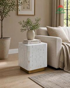 Mesa auxiliar cuadrada de estilo moderno con incrustaciones de nácar y base dorada – Muebles para sala de estar - Product Image 1