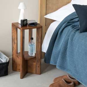 Mesa de Noche Vandana Vista Ultra de Madera de Mango - Product Image 1