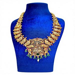 Collar Largo Tradicional Indio de Oro de 22k con Colgante Lakshmi Shankh, Disponible en ORO/PLATA/BRONCE - Product Image 1