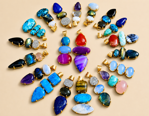 Colgantes de piedra triple natural en forma de lágrima, aleación chapada en oro, dijes de estilo bohemio para hacer joyas, regalo unisex - Product Image 1