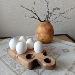 Support à œufs en bois artisanal de qualité supérieure pour une cuisine luxueuse, améliorant la décoration du comptoir grâce à la beauté naturelle du bois. - Product Image 5