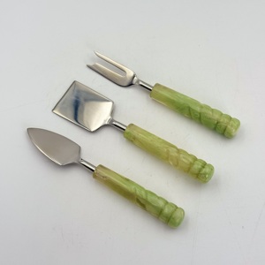 Ensembles de Spatules à Fromage en Acier Inoxydable Argenté avec Manche en Résine pour Usage Domestique et Professionnel (Couteau à Fromage) - Product Image 3