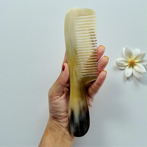 Peine de cuerno natural hecho a mano, de dientes anchos, ecológico, para el cuidado del cabello, masaje capilar, herramientas de masaje, herramienta corporal - Product Image 6