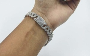 Bracelet pour homme en moissanite style Miami Cuban Link, bracelet lourd en moissanite VVS style Miami Cuban, entièrement serti de moissanites - Product Image 5