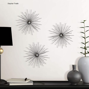 Juego de Murales Metálicos Triangulares con Follaje Floral Daystar Trade, 3 Piezas, Decoración Moderna Abstracta Geométrica para el Hogar, Entrada, Sala de Estar, Aniversario - Product Image 1