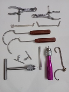 Juego de Instrumentos Quirúrgicos Veterinarios Ortopédicos de Acero Inoxidable OEM: Taladro Óseo, Retractor y Pinzas - Product Image 5