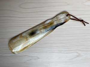 Chausse-pieds en corne naturelle faits à la main, accessoires pour chaussures, fabriqués en Inde, gravure de logo acceptée, conçus pour enfiler les chaussures - Product Image 4