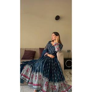 ENSEMBLE DE COSTUME ANARKALI GEORGETTE ANARKALI BRODÉ UC348 - Product Image 2
