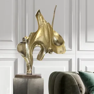 Escultura de Hierro Hecha a Mano por Diseñadores, Adorno Decorativo Premium para Proyectos de Interiores de Villas, Escultura de Metal de Forma Orgánica, Hierro Moderno - Product Image 1