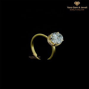 Anillo de Compromiso con Corte Oval Único, Oro Amarillo Sólido de 14K, Diamante Cultivado en Laboratorio CVD de 3.00 Quilates, Certificado IGI, Color E, Claridad VVS2 - Product Image 4