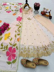 Magnifique robe longue évasée en faux georgette avec broderies de sequins, pantalon et dupatta lourd – Fournisseur indien - Product Image 5
