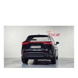 Lexus NX Premium 2024 con Cámara Trasera, Asientos de Cuero, Volante a la Izquierda - 26,276 km, 9 Meses de Uso - Product Image 4