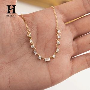 Collar de lujo con diamantes baguette y redondos, colgante de barra curva de oro de 14 quilates con cadena para mujer, joyería fina. - Product Image 6