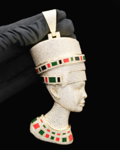 Colgante para Hombre de Aleación Chapada en Oro con Diamantes de Imitación Estilo Hip Hop Bling Street Sovereign - Product Image 3