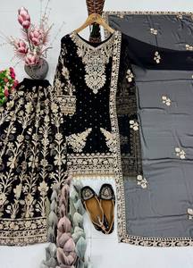 Salwar Kameez indien bleu en georgette brodé avec des sequins, accompagné d'un dupatta et d'un sharara bleu pour mariage. - Product Image 3