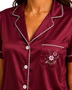 Conjunto de Pijama de Satén Borgoña Personalizado por el Fabricante, Ropa de Dormir de Seda para Mujer, con Bolsillo Bordado, Manga Corta, Conjunto de Ropa de Dormir Suave - Product Image 5