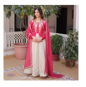 Vestido de diseñador para mujer de primera calidad con bordado de lentejuelas, dupatta de seda Kali Tabby con vuelo, ideal para ocasiones festivas, disponible para la venta. - Product Image 1