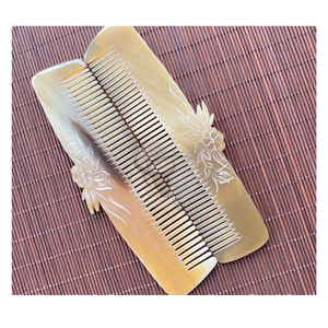 Peigne à cheveux traditionnel en corne de buffle modèle Alva 99 Gold Data, artisanat fait main, écologique, exportation en gros depuis Hô Chi Minh - Product Image 1