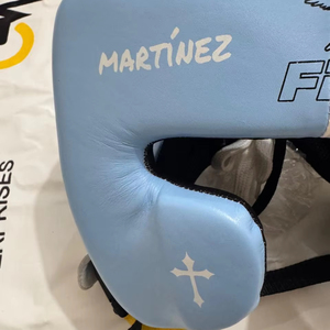 Gants de boxe et protège-tête en cuir de vachette de haute qualité, fabriqués sur mesure par le fabricant, pour la combat et l'entraînement. - Product Image 2