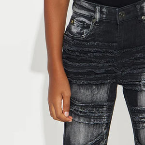 กางเกงยีนส์ลำลองทรงสมาร์ทฟิตสำหรับเด็กผู้ชาย ดีไซน์ทันสมัยสไตล์สตรีทแวร์ / บริการออกแบบแบบ OEM พร้อมออกแบบโลโก้ตามสั่ง เสื้อผ้าลำลอง - Product Image 2