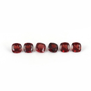 Gema Suelta de Granate Rojo Natural, Corte Cojín, Granate Rojo Intenso Facetado de Alta Calidad para Joyería - Product Image 1