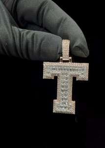 Pendentif en argent 925 avec lettres initiales personnalisées, serti de moissanite baguette VVS simulée - Product Image 6