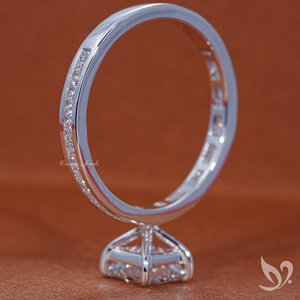 Anillo de Compromiso con Diamante Cultivado en Laboratorio, Corte Princesa de 1 Quilate, Certificado IGI, Banda con Engaste de Canal, Oro Blanco de 10K - Product Image 3