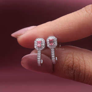 Boucles d'oreilles créoles Huggie Halo en or blanc/rose et or jaune 14 carats avec diamant rose taille émeraude cultivé en laboratoire certifié IGI - Product Image 2