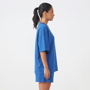 Ensemble d'été personnalisé avec logo pour femme : T-shirt court en coton basique et short cycliste – Ensemble deux pièces pour femme - Product Image 2
