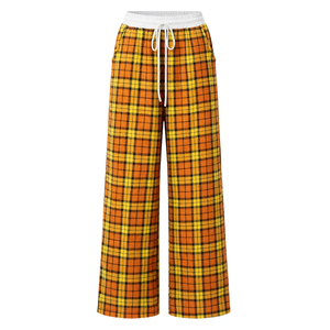 Pantalon de détente large jaune et noir à carreaux pour femme, avec taille élastique blanche, cordon de serrage et poches latérales, idéal pour la tenue décontractée ou comme bas de pyjama. - Product Image 1