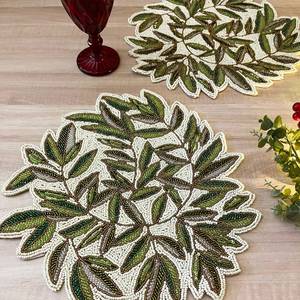 Set de Napperons Décoratifs Faits Main en Tissu Forme Feuille 450mm – Collection Classique - Product Image 3