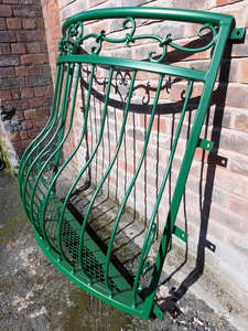 Rampe de balcon murale en fer forgé avec motifs décoratifs ; résistante à la rouille, facile à assembler et adaptée à une utilisation en extérieur. - Product Image 6