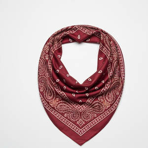 Foulard bandana graphique audacieux, imprimé artistique unique, carré, pour l'expression de style personnel et les tendances de la mode urbaine - Product Image 3