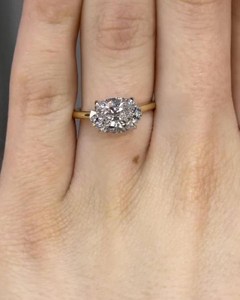 Bague de fiançailles ovale 3 carats en diamant de laboratoire East West pour femme, or massif 14 carats, halo caché, bague d'anniversaire - Product Image 1