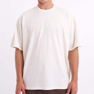 เสื้อยืดคอกลมทรงหลวมสไตล์ทางการสำหรับผู้ชาย ผ้าถักนิตติ้ง 100% ผ้าฝ้าย พร้อมบริการสกรีนโลโก้ตามสั่ง ขายส่งแบบ OEM - Product Image 1