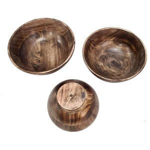 Ensemble de trois bols en bois écologiques au look royal faits à la main en manguier pour la cuisine, la table à manger et la décoration intérieure. - Product Image 2