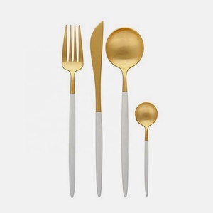 Cuillère fourchette couteau personnalisé en acier inoxydable poli miroir plaqué cuivre ensemble de couverts avec manche martelé complet pour le dîner - Product Image 4