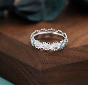 Anillo de Plata de Ley con Flor de Margarita, Anillo Infinito con Flor, Anillo de la Amistad, Joyería Inspirada en la Naturaleza - Product Image 4