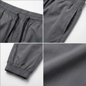 Pantalones impermeables de nailon con estampado de logotipo personalizado Popular de primavera, pantalones para correr de gran tamaño para hombre, pantalones cortavientos para correr con forro de malla - Product Image 4