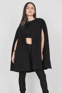 Capa de Lana Negra Hecha a Mano, Elegante Abrigo de Invierno para Mujer - Product Image 3