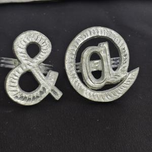 Anillo para Servilletas con Símbolo y Signo de Correo, Texturizado Plateado, de Aluminio, de una Sola Pieza, para Eventos Corporativos Modernos - Product Image 5