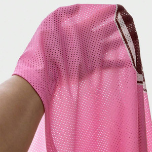 Fabricant de maillots de football américain personnalisés à col en V, unisexe, respirants, à séchage rapide, en mesh, vente en gros de vêtements de sport, fournisseur d'uniformes d'équipe - Product Image 5