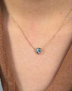 Collares con colgante solitario de aguamarina con corte triangular y diamante de laboratorio, oro macizo de 10k y 14k, engaste de bisel, joyería fina minimalista para mujer - Product Image 3