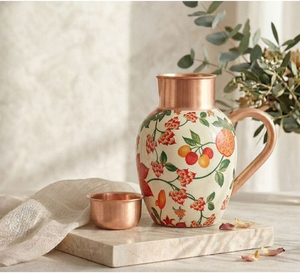 Pichet en cuivre personnalisé avec motif émaillé, fabricant OEM ODM de carafes à eau en métal faites à la main - Product Image 1