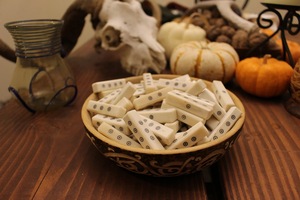 Dados de Cuerno de Búfalo Cuadrados Pulidos Naturales de ILAHI, Ecológicos, con Patrones Únicos, para Amantes de la Religión, Feng Shui, Juegos de Rol y Mesa - Product Image 5