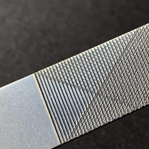 Lime à ongles ergonomique, outil de soin personnel, lime à ongles en métal réutilisable, utilisation durable, lime à ongles de haute qualité, soin des ongles - Product Image 2