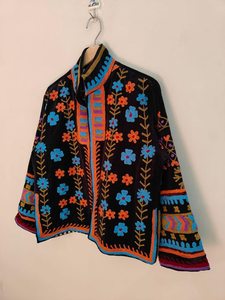 Veste en velours Suzani faite à la main avec broderie florale artisanale, style bohème ethnique, manteau d'hiver pour femme, veste vintage pour femme - Product Image 6